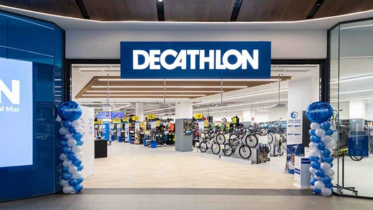 Adiós a las sombrillas: Decathlon cambia los veranos en la playa para siempre con este invento.