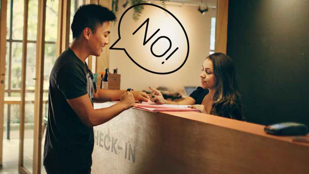 Entregando DNI en Hospedaje.