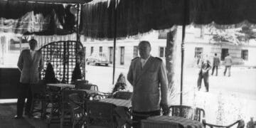 Cafetería Embassy cierra.