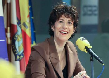 Elma Saiz, ministra de la Seguridad Social explicando la nueva medida para que las madres sumen 5 años de cotización