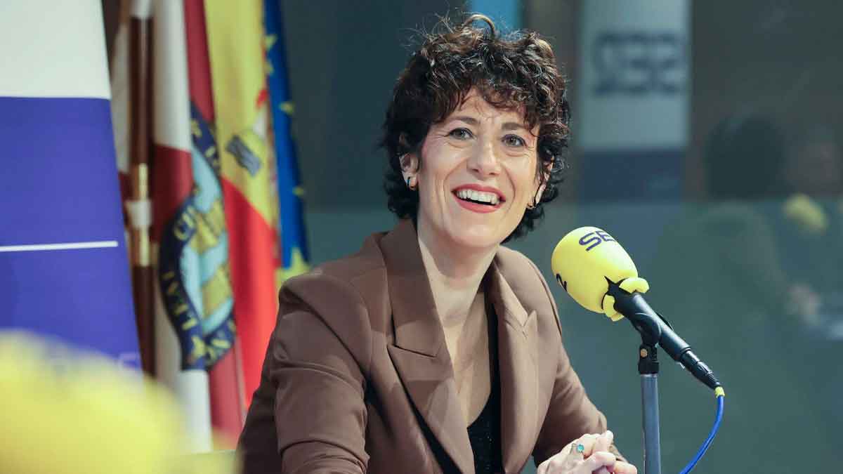 Elma Saiz, ministra de la Seguridad Social explicando la nueva medida para que las madres sumen 5 años de cotización