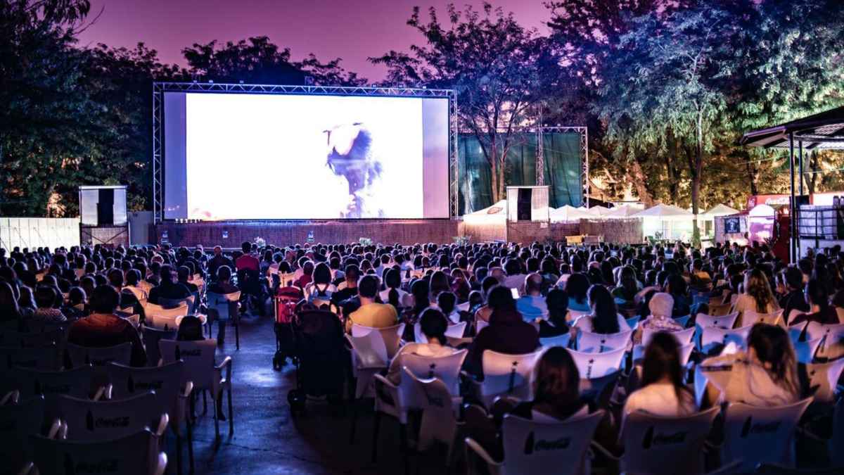 Proyección cine al aire libre Fescinal.