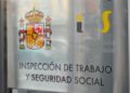 Cartel de la Inspección de Trabajo y Seguridad Social en España, organismo que sanciona el fraude de ley en contratos de formación