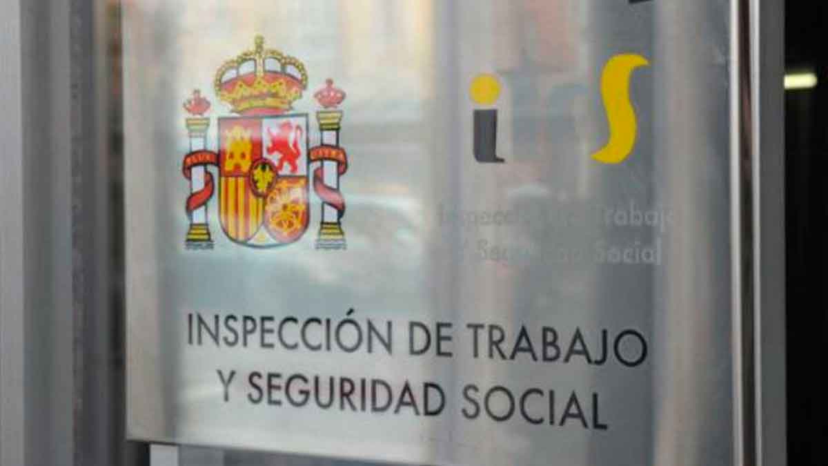 Cartel de la Inspección de Trabajo y Seguridad Social en España, organismo que sanciona el fraude de ley en contratos de formación