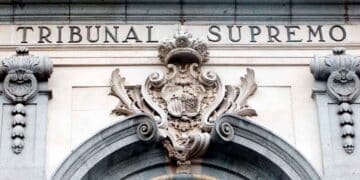 Fachada del Tribunal Supremo de España, órgano que limita la devolución íntegra de la pensión de orfandad reclamada por el INSS