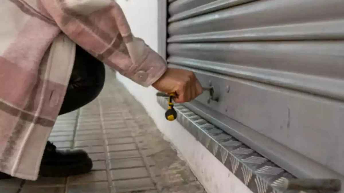 Cierre definitivo a la Ferretería Molina.