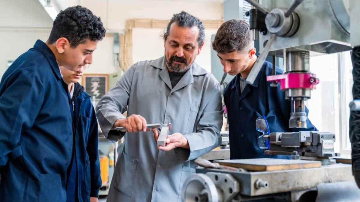 La FP Dual que asegura prácticas y trabajo inmediato sigue ganando terreno en España