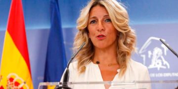 Yolanda Díaz anuncia la ley que fija la semana laboral en 37,5 horas durante una rueda de prensa oficial