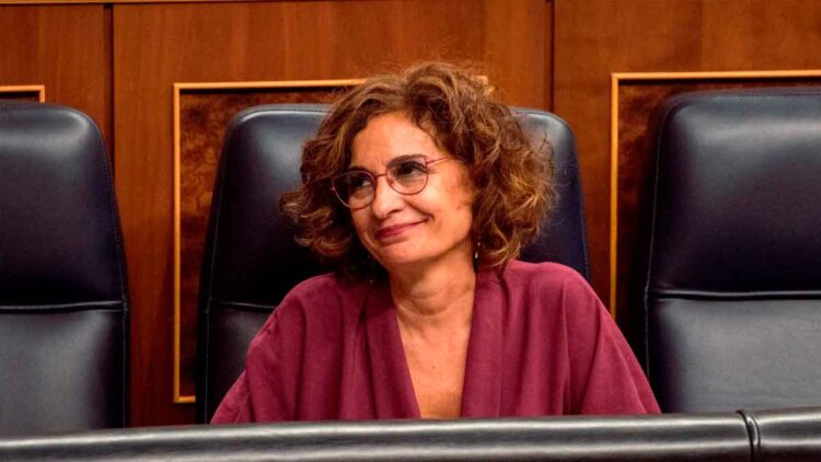 La ministra de Hacienda en el Congreso durante el anuncio de la deducción hipotecaria de hasta 9.040 € para compras previas a 2013