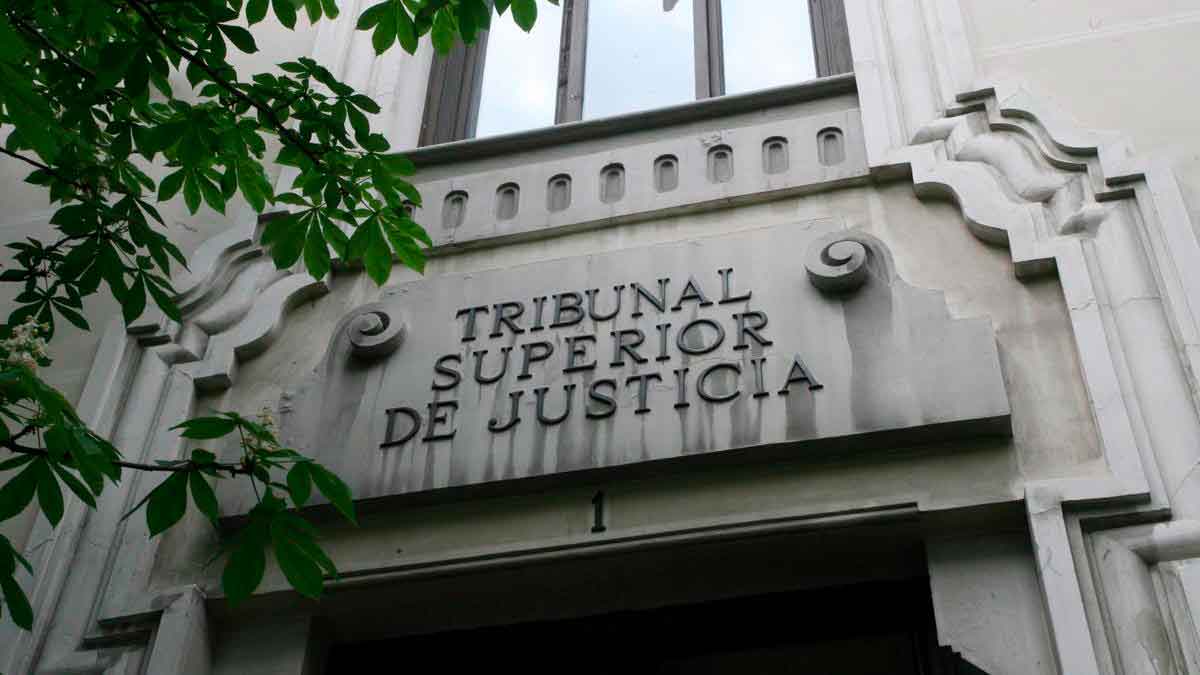 Fachada del Tribunal Superior de Justicia que anuló el preaviso de 30 días para reincorporarse tras una excedencia