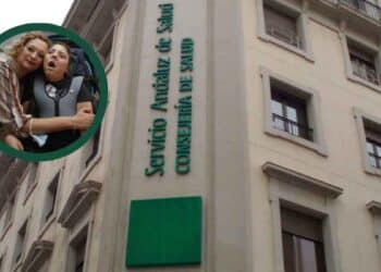 fachada servicio andaluz de salud y enfermera cordobesa abrazando a su hijo con enfermedad grave tras sentencia judicial