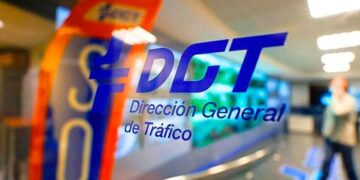 Logo de la Dirección General de Tráfico: consulta la lista para obtener hasta 2.000 € y dos puntos extra en tu carnet