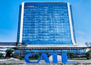 Fachada acristalada de la sede de CATL, compañía china que impulsará la gigafactoría de baterías en Figueruelas, Zaragoza