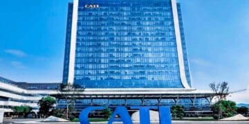 Fachada acristalada de la sede de CATL, compañía china que impulsará la gigafactoría de baterías en Figueruelas, Zaragoza