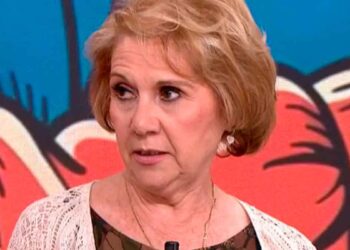 Mujer autónoma durante una entrevista televisiva contando que la Seguridad Social le ha denegado la jubilación anticipada