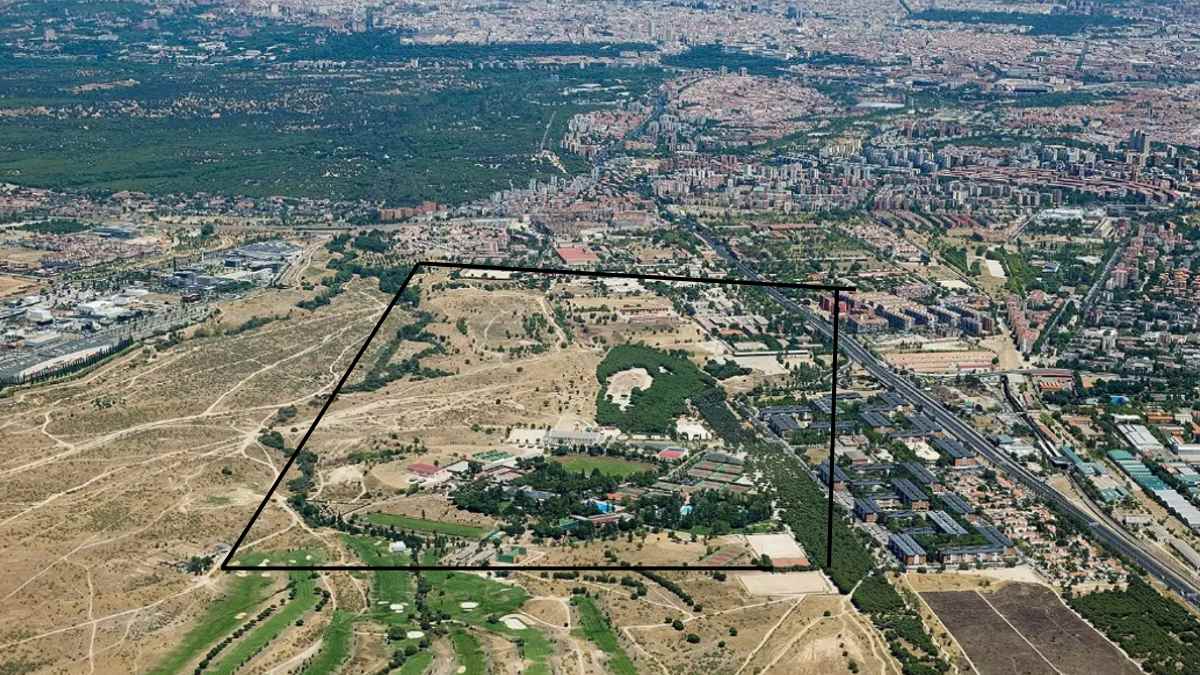 Vista aérea del solar militar de Campamento, futuro barrio con 11 000 viviendas asequibles a 20 minutos del centro de Madrid