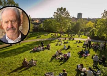 Personas en un parque urbano y retrato de un psiquiatra, ilustrando la regla 3-30-300 y su impacto en la salud mental.