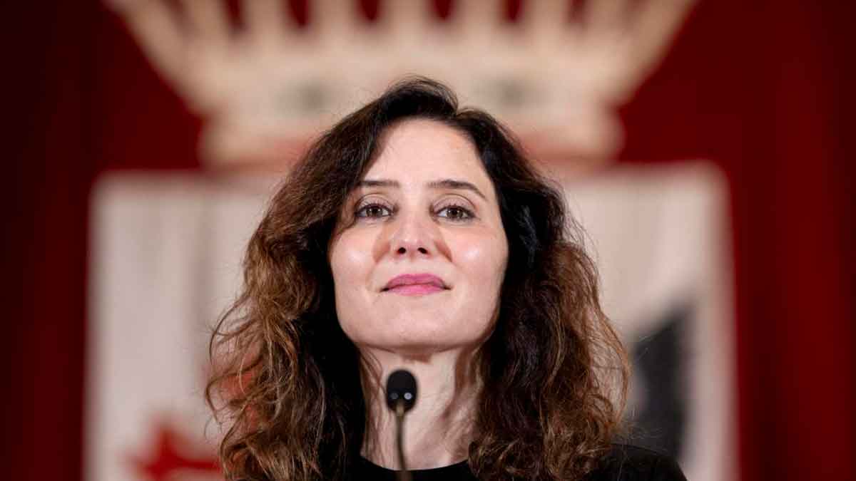 Ayuso en rueda de prensa anunciando la nueva sede electrónica para municipios madrileños