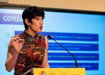Elma Saiz explica en rueda de prensa la integración de lagunas de cotización para proteger las pensiones