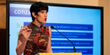 Elma Saiz explica en rueda de prensa la integración de lagunas de cotización para proteger las pensiones