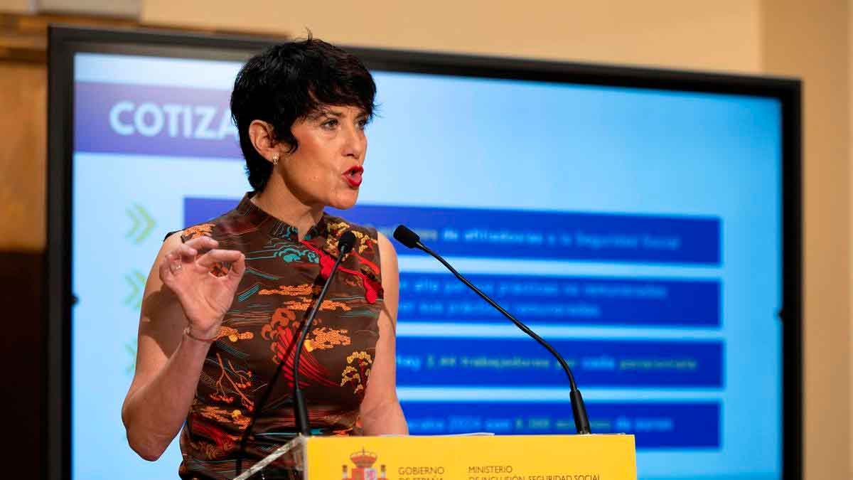 Elma Saiz explica en rueda de prensa la integración de lagunas de cotización para proteger las pensiones