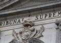 Fachada frontal del Tribunal Supremo de España con la inscripción “TRIBUNAL SUPREMO” tallada en piedra