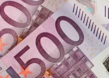 Billetes de 500 € que ilustran los cheques de hasta 1.000 € por hijo anunciados por el Ayuntamiento de Madrid
