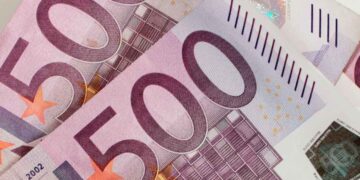 Billetes de 500 € que ilustran los cheques de hasta 1.000 € por hijo anunciados por el Ayuntamiento de Madrid