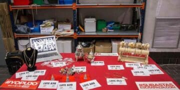 Lotes de joyas y relojes en la subasta de objetos perdidos del Ayuntamiento de Madrid, pujas online desde 4 euros.