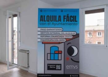 Banner “Alquila Fácil” de la EMVS dentro de un piso reformado del Programa ReViVa con alquiler desde 333 € en Madrid.