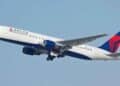 Avión Airbus A330 de Delta Air Lines en vuelo antes del aterrizaje de emergencia en Azores