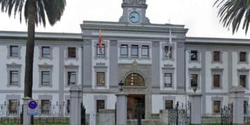 Fachada principal de la Audiencia Provincial de A Coruña, tribunal que anuló la indemnización al esposo por cesárea con histerectomía.
