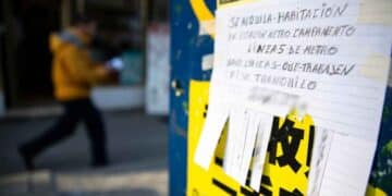 Anuncio de alquiler de habitación en Madrid cerca de la estación de metro, destinado a chicas trabajadoras.