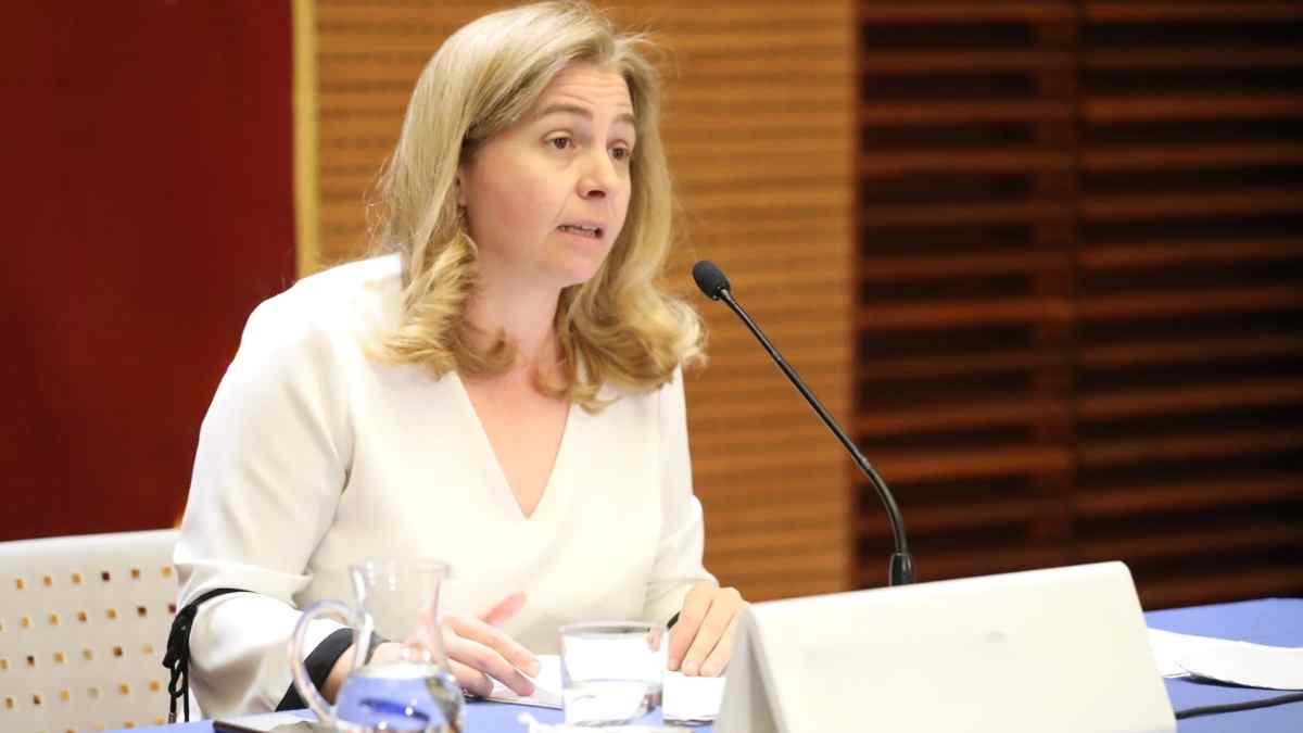 Representante del Ayuntamiento de Madrid anuncia la subida salarial adicional del 0,5 % para 40.000 empleados municipales.