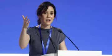 Isabel Díaz Ayuso anuncia la LESUC, con títulos conjuntos y financiación plurianual para universidades madrileñas.