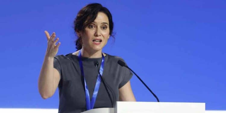 Isabel Díaz Ayuso anuncia la LESUC, con títulos conjuntos y financiación plurianual para universidades madrileñas.