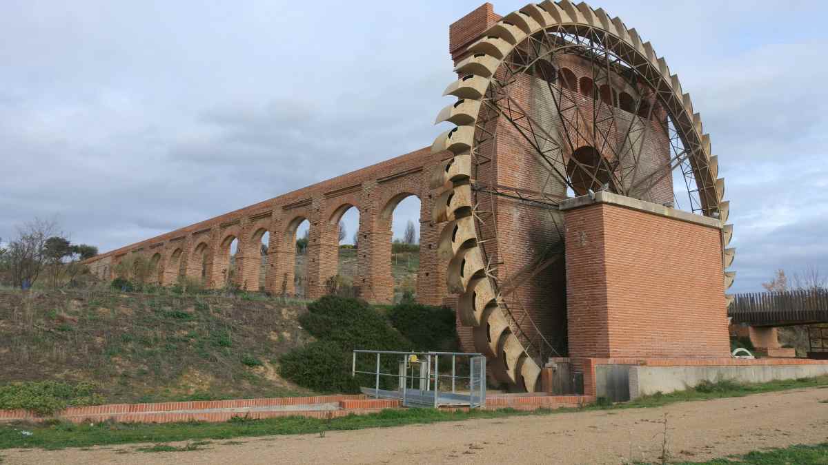 Noria hidráulica de la Azuda de La Montaña en Aranjuez, Madrid.