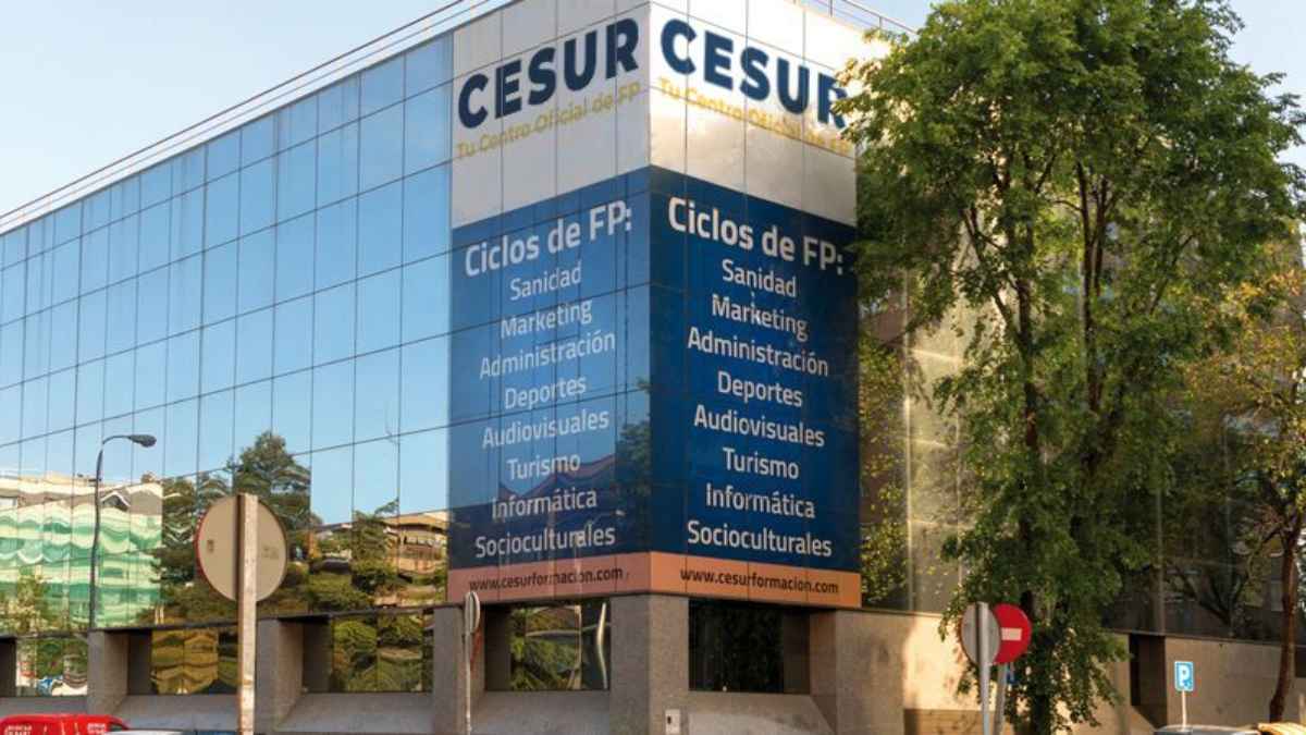 Fachada acristalada del centro privado de FP CESUR en Madrid, posible destino de las nuevas becas de Formación Profesional.