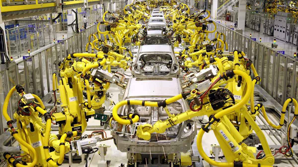 Fábrica de automóviles en producción tras la alerta europea por fallos en frenos, airbags y riesgo de incendio en BMW, Kia, Polestar, Volkswagen y Volvo