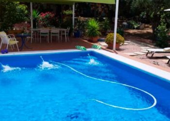 Casa unifamiliar en venta por CaixaBank, con 233 metros cuadrados y precio inferior a 40,000 euros