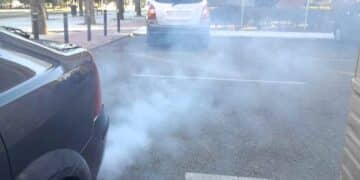 escape de humo coche diésel Peugeot Citroën Opel revisión obligatoria motor 1.5 bluehdi.