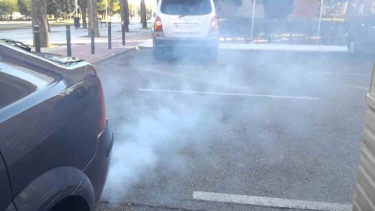 escape de humo coche diésel Peugeot Citroën Opel revisión obligatoria motor 1.5 bluehdi.