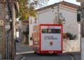 Unidad móvil de atención al ciudadano en un pequeño municipio de la Comunidad de Madrid.
