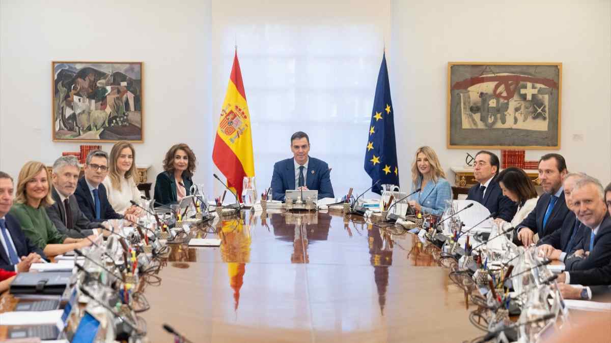 Consejo de Ministros aprobando la Oferta de Empleo Público 2025 con 36.588 plazas para atraer talento en toda España.