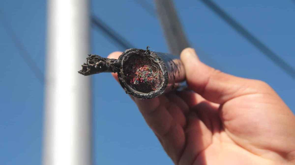 Corte de fibra óptica en la A-5 en Madrid afectando a la conexión de internet y servicios de telecomunicaciones.