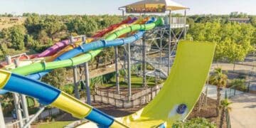 Tobogán Kangaroa en Aquopolis Villanueva de la Cañada, el parque acuático más grande de Europa en Madrid.