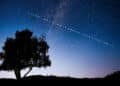satélites de Starlink visibles en el cielo nocturno para enviar mensajes sin antenas en España
