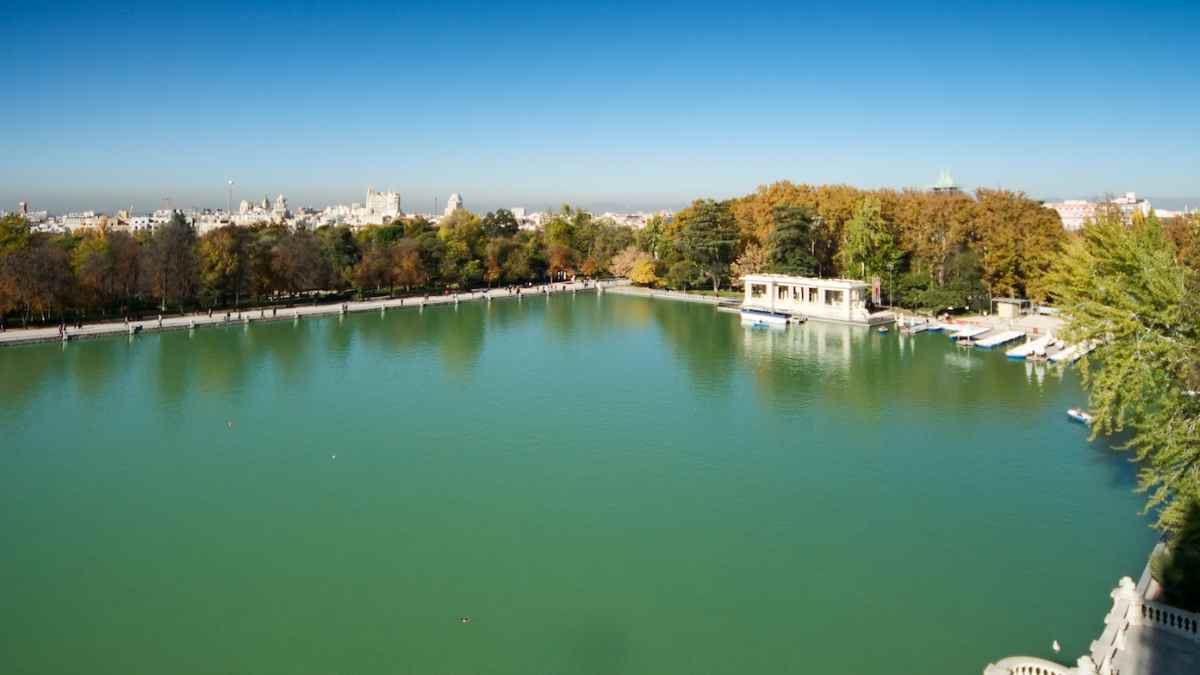 Vista aérea del estanque del Retiro en Madrid antes de su reforma de 2027.