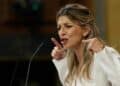 Yolanda Díaz defiende extincion de contrato con indemnizacion y paro según estatuto trabajadores.