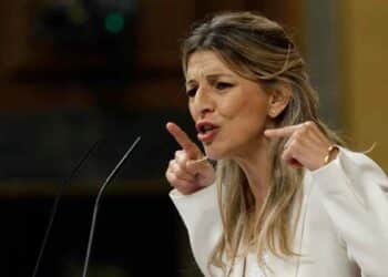 Yolanda Díaz defiende extincion de contrato con indemnizacion y paro según estatuto trabajadores.